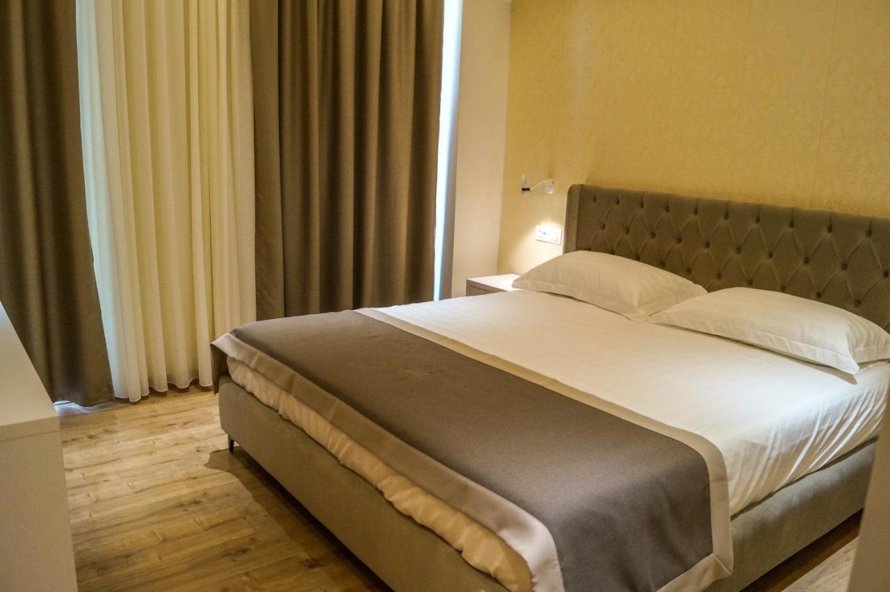 Red Hill Hotel 地拉那 外观 照片