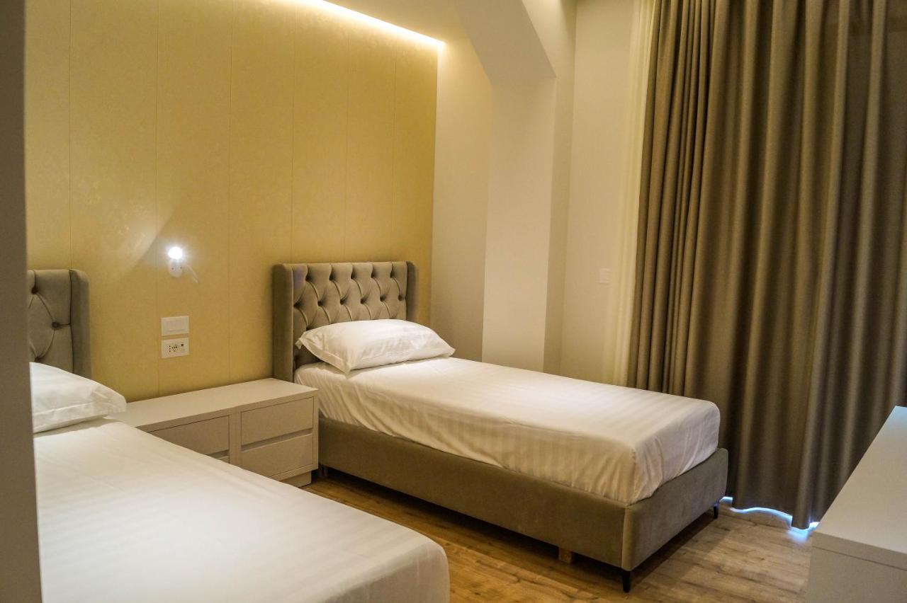 Red Hill Hotel 地拉那 外观 照片